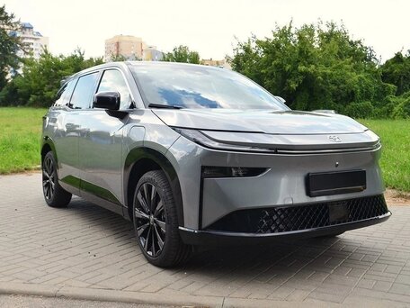 2025 Toyota bZ3X 58.3 kWh, серый, 2790000 рублей, вид 2