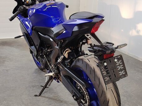 2023 Yamaha YZF-R7, синий, 849000 рублей, вид 4
