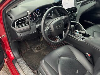 2021 Toyota Camry VIII (XV70) Рестайлинг, красный, 3570000 рублей, вид 4