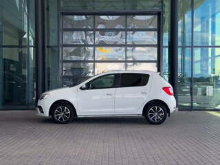2020 Renault Sandero II Рестайлинг, белый, 1199999 рублей, вид 4