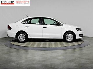 2015 Volkswagen Polo V Рестайлинг, белый, 987000 рублей, вид 4