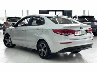 2016 Kia Rio III Рестайлинг, серебристый, 999000 рублей, вид 3