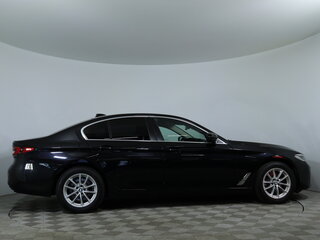 2021 BMW 5 серии 520i VII (G30/G31/G38) Рестайлинг, чёрный, 3900000 рублей, вид 4