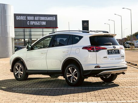 2019 Toyota RAV4 IV (XA40) Рестайлинг, белый, 2235000 рублей, вид 4