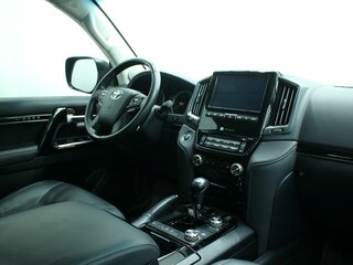 2021 Toyota Land Cruiser 200 Series Рестайлинг 2, чёрный, 9360000 рублей, вид 3