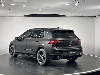 2022 Volkswagen Golf VIII, чёрный, 1970000 рублей, вид 3