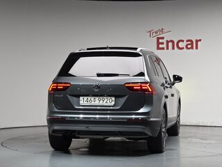 2021 Volkswagen Tiguan II Рестайлинг, серебристый, 2700000 рублей, вид 4