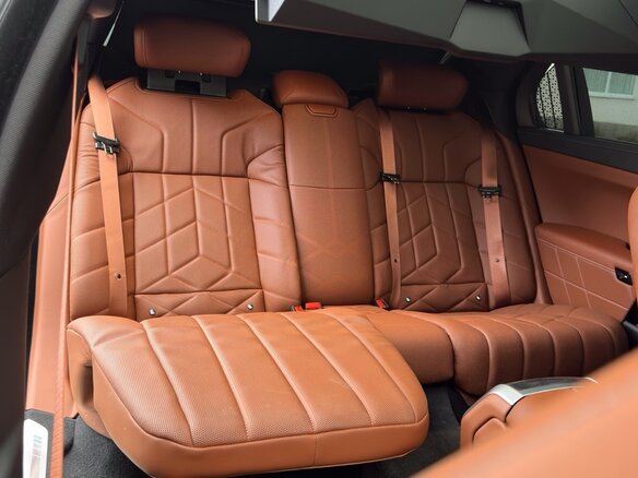 2024 BMW 7 серии 740i xDrive VII (G70), чёрный, 13500000 рублей - вид 12