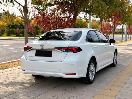 2023 Toyota Corolla XII (E210), серый, 1490000 рублей, вид 5