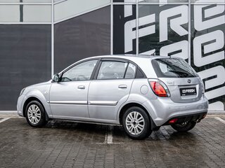 2010 Kia Rio II Рестайлинг, серебристый, 555000 рублей, вид 2