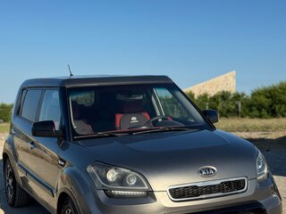 2011 Kia Soul I Рестайлинг, серебристый, 700000 рублей, вид 3
