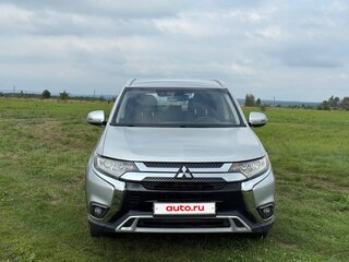 2020 Mitsubishi Outlander III Рестайлинг 3, серый, 2200000 рублей, вид 2