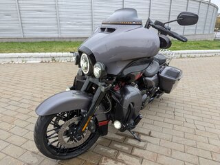 2019 Harley-Davidson CVO Street Glide, серый, 2349999 рублей, вид 4