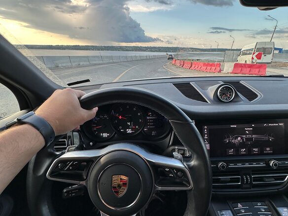 2021 Porsche Macan I Рестайлинг, белый, 6100000 рублей - вид 4