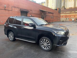 2021 Toyota Land Cruiser Prado 150 Series Рестайлинг 3, чёрный, 7500000 рублей, вид 3