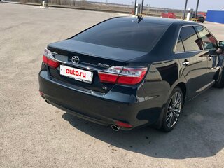 2017 Toyota Camry VII (XV50) Рестайлинг, серый, 2550000 рублей, вид 3