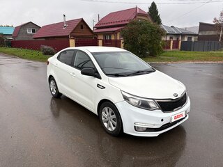 2016 Kia Rio III Рестайлинг, белый, 660000 рублей, вид 3