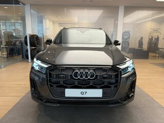 2026 Audi Q7 45 TFSI II (4M) Рестайлинг 2, серый, 11690000 рублей, вид 4