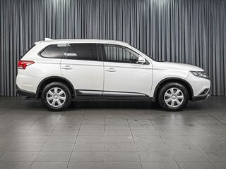 2017 Mitsubishi Outlander III Рестайлинг 2, белый, 1908000 рублей, вид 5