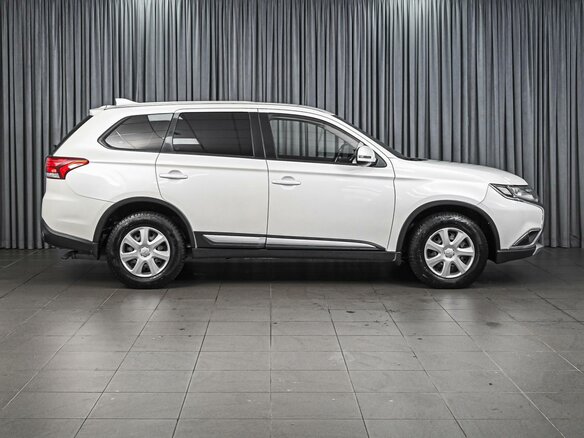 2017 Mitsubishi Outlander III Рестайлинг 2, белый, 1908000 рублей - вид 4