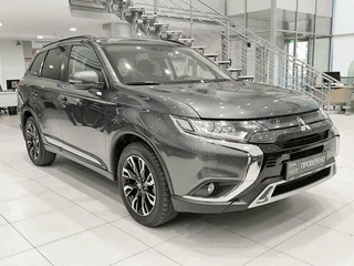 2021 Mitsubishi Outlander III Рестайлинг 3, серый, 2650000 рублей, вид 3