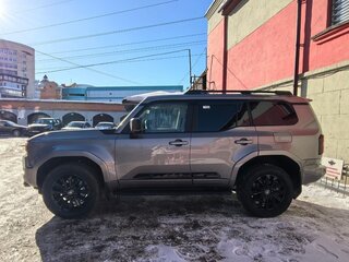 2025 Toyota Land Cruiser Prado 250 Series, коричневый, 11299999 рублей, вид 3