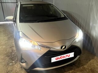 2018 Toyota Vitz III (XP130) Рестайлинг 2, серебристый, 1100000 рублей, вид 1