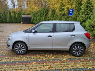 2011 Skoda Fabia II Рестайлинг, серебристый, 550000 рублей, вид 2