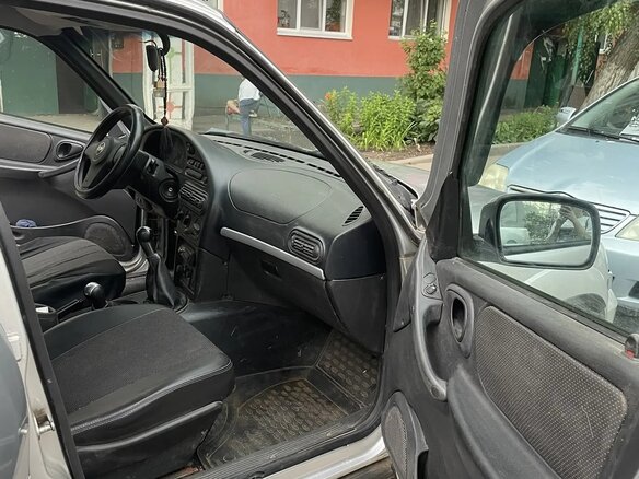 2012 Chevrolet Niva I Рестайлинг, серебристый, 380000 рублей - вид 6