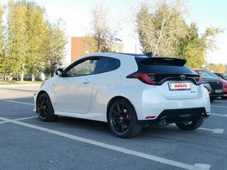 2021 Toyota Yaris IV, белый, 3200000 рублей, вид 2