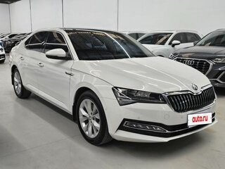 2021 Skoda Superb III Рестайлинг, белый, 1850000 рублей, вид 3