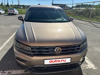 2018 Volkswagen Tiguan II, золотистый, 2800000 рублей, вид 5