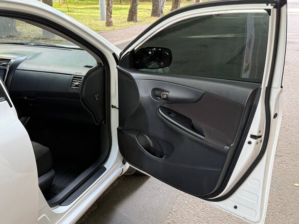 2012 Toyota Corolla X (E140, E150) Рестайлинг, белый, 1150000 рублей - вид 13