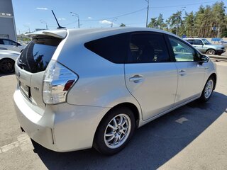 2011 Toyota Prius v (+) I (ZVW40/41), серебристый, 1400000 рублей, вид 3