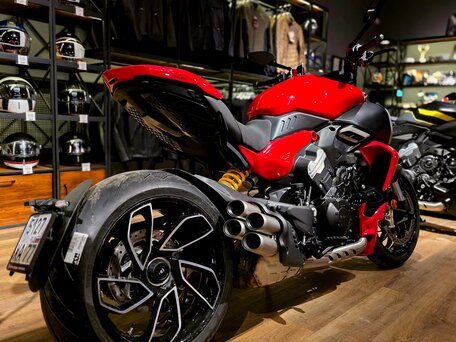 2026 Ducati Diavel V4, красный, 3290000 рублей, вид 2