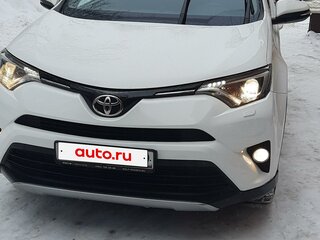 2017 Toyota RAV4 IV (XA40) Рестайлинг, белый, 2550000 рублей, вид 2