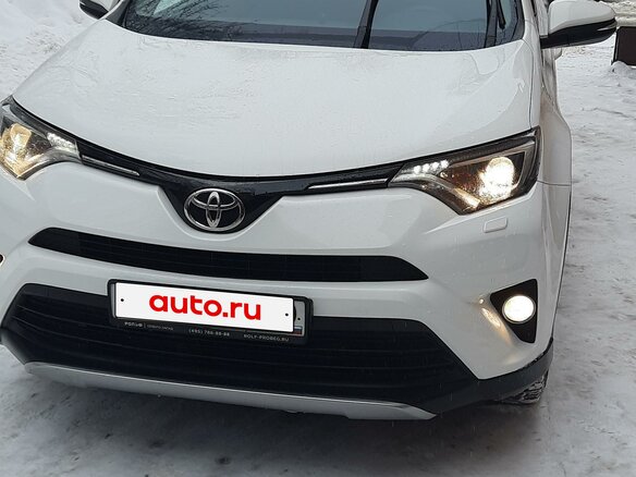 2017 Toyota RAV4 IV (XA40) Рестайлинг, белый, 2550000 рублей - вид 1