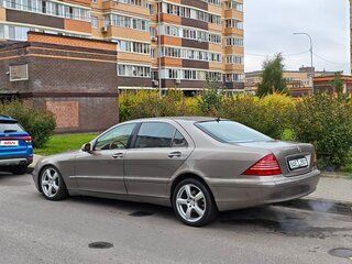 2004 Mercedes-Benz S-Класс 500 7-speed IV (W220) Рестайлинг, коричневый, 600000 рублей, вид 3