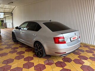 2018 Skoda Octavia III (A7) Рестайлинг, серебристый, 1550000 рублей, вид 3