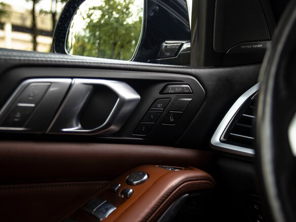 2020 BMW X7 40d I (G07), чёрный - вид 26