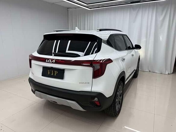 2023 Kia Seltos I, белый, 1860000 рублей - вид 1
