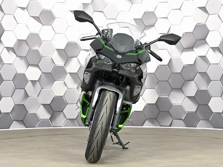 2025 Kawasaki Ninja 7, серебристый, 869000 рублей, вид 5