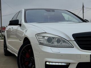 2010 Mercedes-Benz S-Класс 500 Long V (W221) Рестайлинг, белый, 1500000 рублей, вид 3