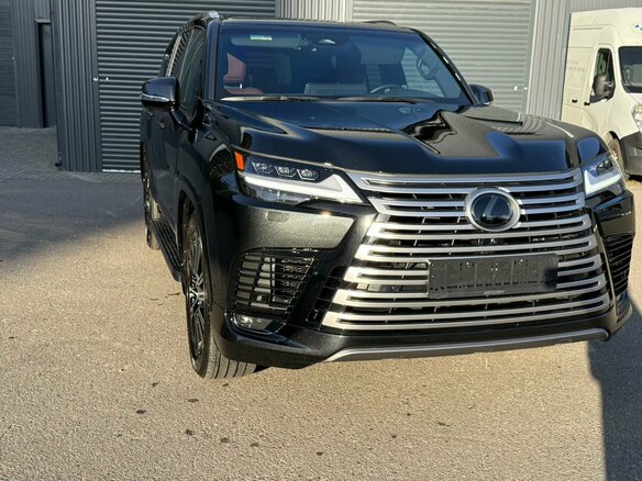 2025 Lexus LX 600 IV, чёрный - вид 3