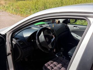 2011 Hyundai Solaris I, серебристый, 400000 рублей, вид 4