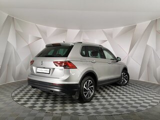 2018 Volkswagen Tiguan II, серебристый, 2295000 рублей, вид 1