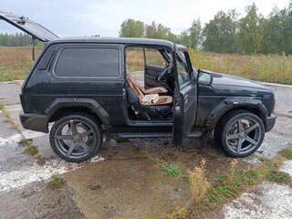 2017 Lada (ВАЗ) 2121 (4x4) Urban I Рестайлинг, чёрный, 800000 рублей, вид 2