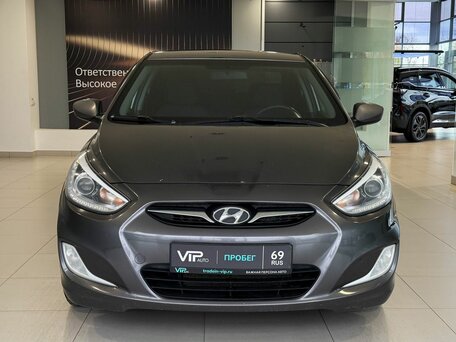 2013 Hyundai Solaris I, серый, 757000 рублей, вид 2