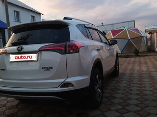 2017 Toyota RAV4 IV (XA40) Рестайлинг, белый, 2650000 рублей, вид 4