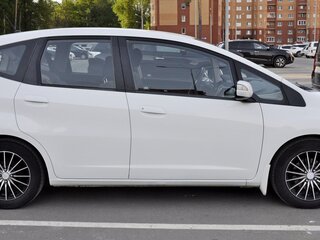 2012 Honda Jazz II Рестайлинг, белый, 700000 рублей, вид 4